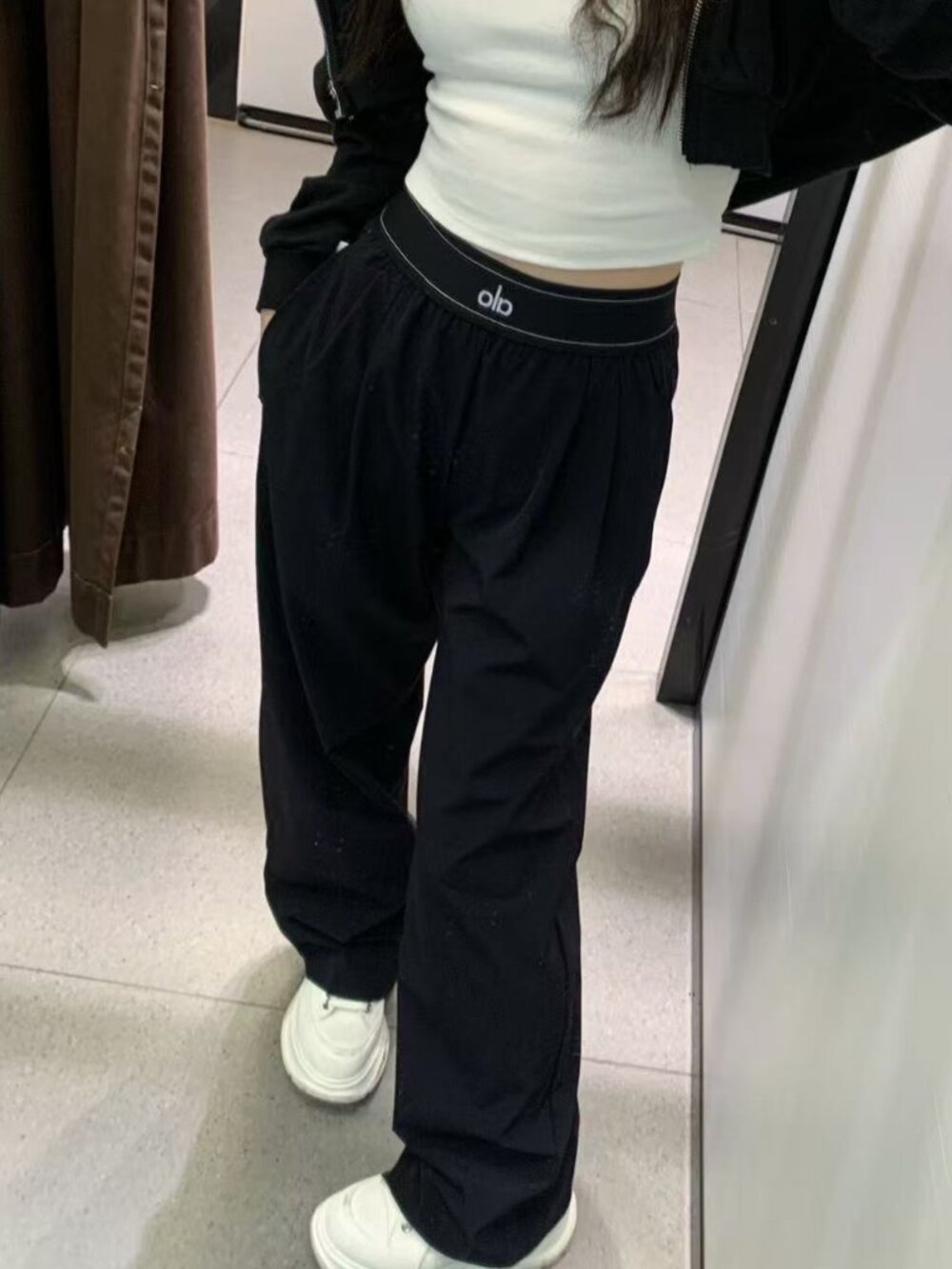 NWT 🖤 Black Alo Yoga Wide Leg Suit Up Pants 😁 High Waisted  |  (30" Inseam) - Picture 8 of 9